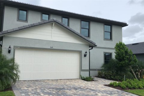 House in Lauderdale Lakes, Florida 4 bedrooms, 221.48 sq.m. № 1995157