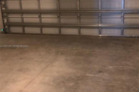 House in Lauderdale Lakes, Florida 4 bedrooms, 221.48 sq.m. № 1995157 - photo 8