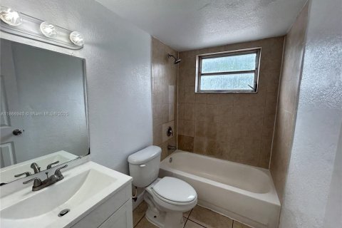 Снять в аренду квартиру в Майами, Флорида 2 спальни, 75.25м2, № 2034296 - фото 12