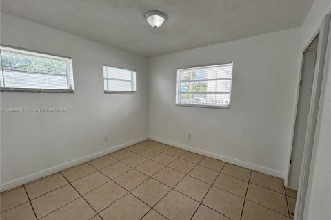 Снять в аренду квартиру в Майами, Флорида 2 спальни, 75.25м2, № 2034296 - фото 15