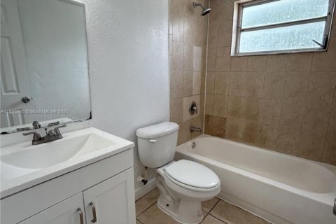 Снять в аренду квартиру в Майами, Флорида 2 спальни, 75.25м2, № 2034296 - фото 10