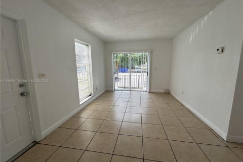 Снять в аренду квартиру в Майами, Флорида 2 спальни, 75.25м2, № 2034296 - фото 6