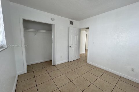 Снять в аренду квартиру в Майами, Флорида 2 спальни, 75.25м2, № 2034296 - фото 13