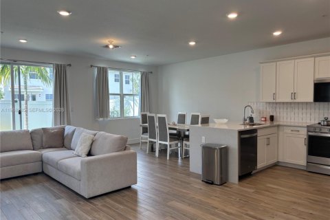 Adosado en alquiler en Pembroke Pines, Florida, 4 dormitorios, 213.4 m2 № 2030713 - foto 5