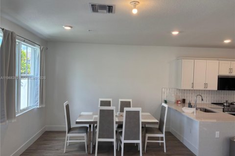Adosado en alquiler en Pembroke Pines, Florida, 4 dormitorios, 213.4 m2 № 2030713 - foto 8