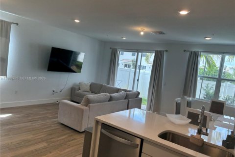 Adosado en alquiler en Pembroke Pines, Florida, 4 dormitorios, 213.4 m2 № 2030713 - foto 11