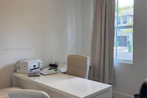 Adosado en alquiler en Pembroke Pines, Florida, 4 dormitorios, 213.4 m2 № 2030713 - foto 17