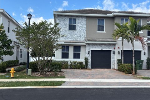 Adosado en alquiler en Pembroke Pines, Florida, 4 dormitorios, 213.4 m2 № 2030713 - foto 3