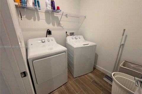 Adosado en alquiler en Pembroke Pines, Florida, 4 dormitorios, 213.4 m2 № 2030713 - foto 30