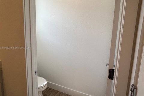 Adosado en alquiler en Pembroke Pines, Florida, 4 dormitorios, 213.4 m2 № 2030713 - foto 23