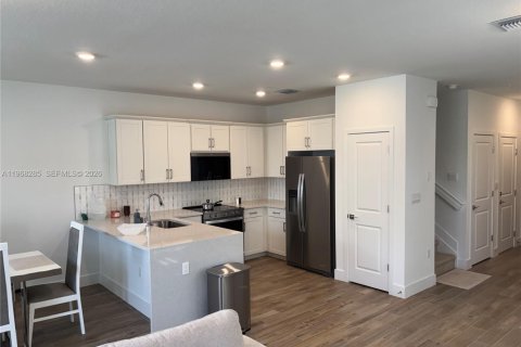 Adosado en alquiler en Pembroke Pines, Florida, 4 dormitorios, 213.4 m2 № 2030713 - foto 10