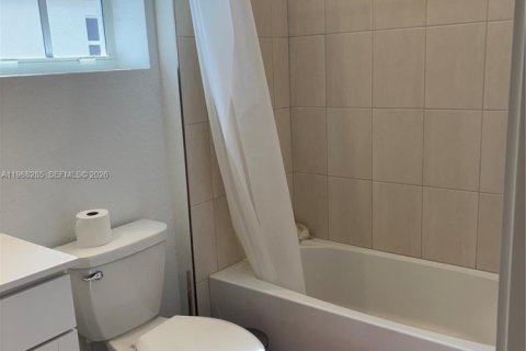 Adosado en alquiler en Pembroke Pines, Florida, 4 dormitorios, 213.4 m2 № 2030713 - foto 28