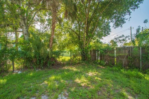 House in Vero Beach, Florida 2 bedrooms, 53.14 sq.m. № 2171629 - photo 11