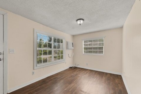 House in Vero Beach, Florida 2 bedrooms, 53.14 sq.m. № 2171629 - photo 14