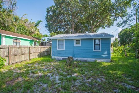 House in Vero Beach, Florida 2 bedrooms, 53.14 sq.m. № 2171629 - photo 8