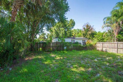 House in Vero Beach, Florida 2 bedrooms, 53.14 sq.m. № 2171629 - photo 6