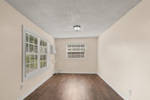 House in Vero Beach, Florida 2 bedrooms, 53.14 sq.m. № 2171629 - photo 15