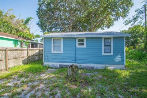 House in Vero Beach, Florida 2 bedrooms, 53.14 sq.m. № 2171629 - photo 9