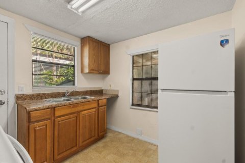 House in Vero Beach, Florida 2 bedrooms, 53.14 sq.m. № 2171629 - photo 29