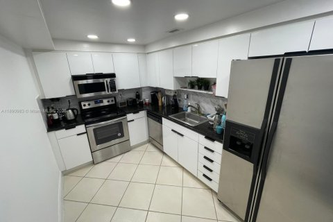 Снять в аренду кондоминиум в Бей-Харбор-Айлендс, Флорида 1 спальня, 88.26м2, № 2021487 - фото 8