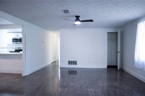 House in Jacksonville, Florida 4 bedrooms, 137.12 sq.m. № 1819812 - photo 8