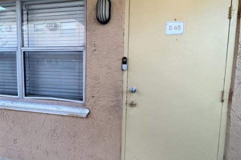 Condo à Oakland Park, Floride, 2 chambres  № 2082703