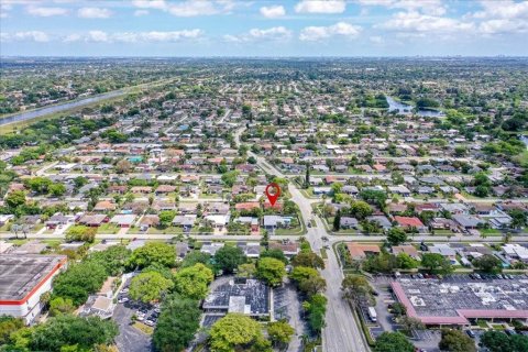 Casa en venta en Tamarac, Florida, 3 dormitorios, 133.31 m2 № 1101091 - foto 1