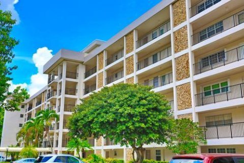 Condo in Pompano Beach, Florida, 1 bedroom  № 2398019 - photo 3