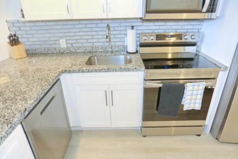 Condo in Pompano Beach, Florida, 1 bedroom  № 2398019 - photo 26