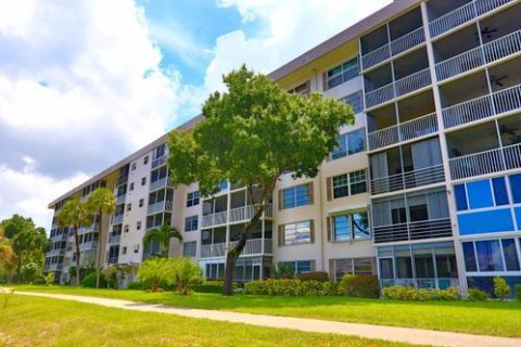 Condo in Pompano Beach, Florida, 1 bedroom  № 2398019 - photo 5