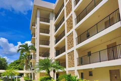 Condo in Pompano Beach, Florida, 1 bedroom  № 2398019 - photo 2