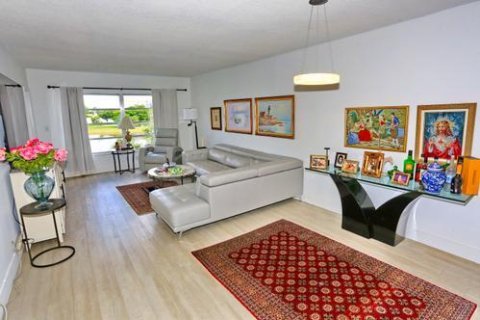 Condo in Pompano Beach, Florida, 1 bedroom  № 2398019 - photo 25