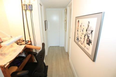 Condo in Pompano Beach, Florida, 1 bedroom  № 2398019 - photo 18