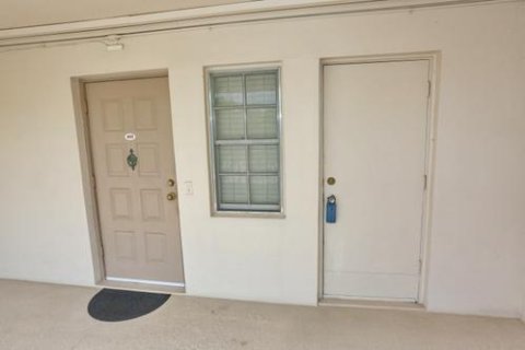 Condo in Pompano Beach, Florida, 1 bedroom  № 2398019 - photo 4