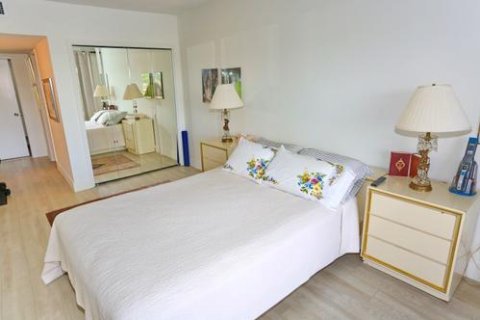 Condo in Pompano Beach, Florida, 1 bedroom  № 2398019 - photo 12