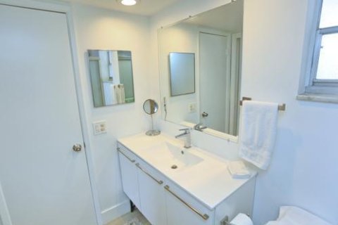 Condo in Pompano Beach, Florida, 1 bedroom  № 2398019 - photo 19