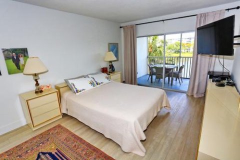 Condo in Pompano Beach, Florida, 1 bedroom  № 2398019 - photo 9