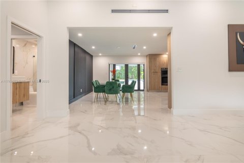 Villa ou maison à vendre à Miami, Floride: 6 chambres, 428.19 m2 № 1699374 - photo 29