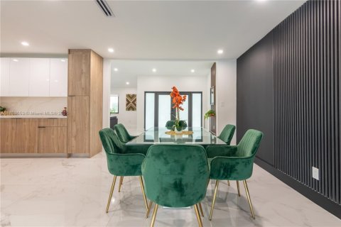 Villa ou maison à vendre à Miami, Floride: 6 chambres, 428.19 m2 № 1699374 - photo 11