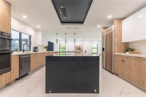 Villa ou maison à vendre à Miami, Floride: 6 chambres, 428.19 m2 № 1699374 - photo 8