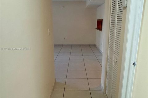 Condominio en alquiler en Miami, Florida, 2 dormitorios, 89.65 m2 № 1975942 - foto 28