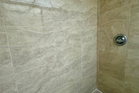 Condominio en alquiler en Miami, Florida, 2 dormitorios, 89.65 m2 № 1975942 - foto 17