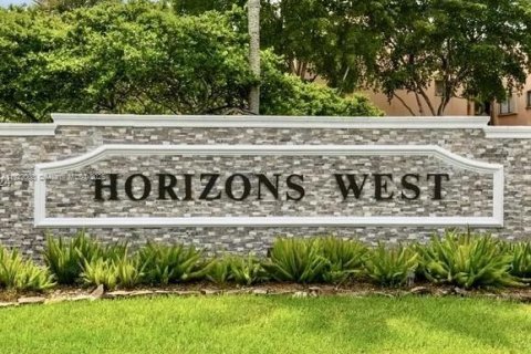 Condominio en alquiler en Miami, Florida, 2 dormitorios, 89.65 m2 № 1975942 - foto 1