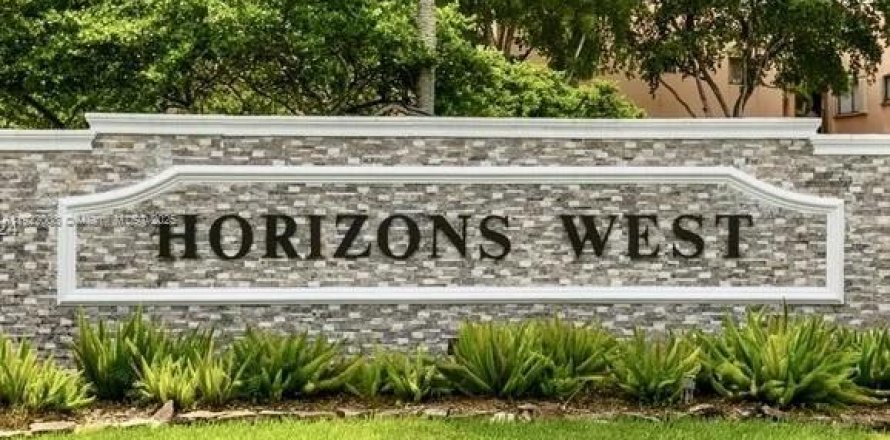 Condominio en Miami, Florida, 2 dormitorios  № 1975942