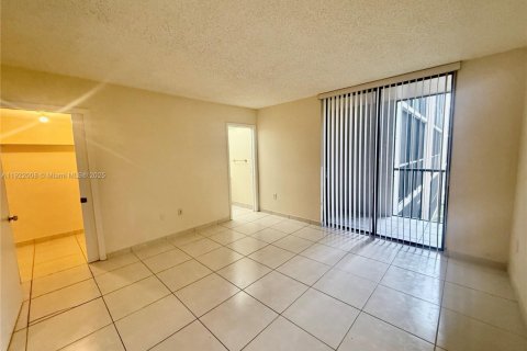 Condominio en alquiler en Miami, Florida, 2 dormitorios, 89.65 m2 № 1975942 - foto 11