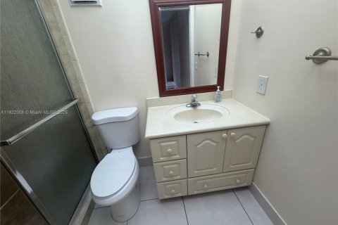 Condominio en alquiler en Miami, Florida, 2 dormitorios, 89.65 m2 № 1975942 - foto 15