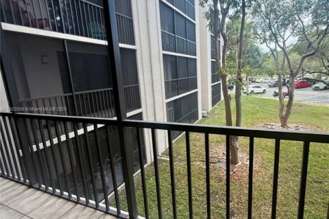 Condominio en alquiler en Miami, Florida, 2 dormitorios, 89.65 m2 № 1975942 - foto 30