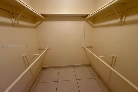 Condominio en alquiler en Miami, Florida, 2 dormitorios, 89.65 m2 № 1975942 - foto 14