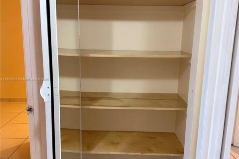 Condominio en alquiler en Miami, Florida, 2 dormitorios, 89.65 m2 № 1975942 - foto 27