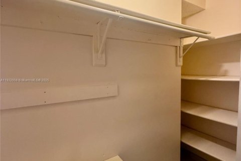 Condominio en alquiler en Miami, Florida, 2 dormitorios, 89.65 m2 № 1975942 - foto 23